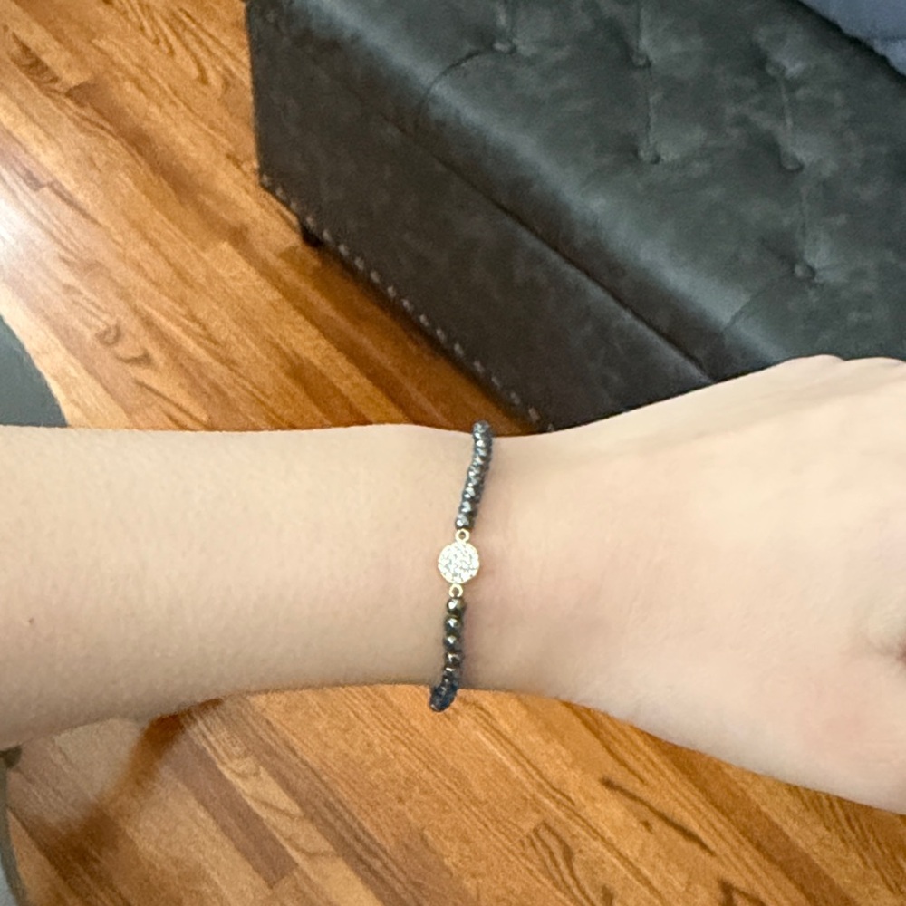 Elegant Black Beaded Bracelet with Gold Accents